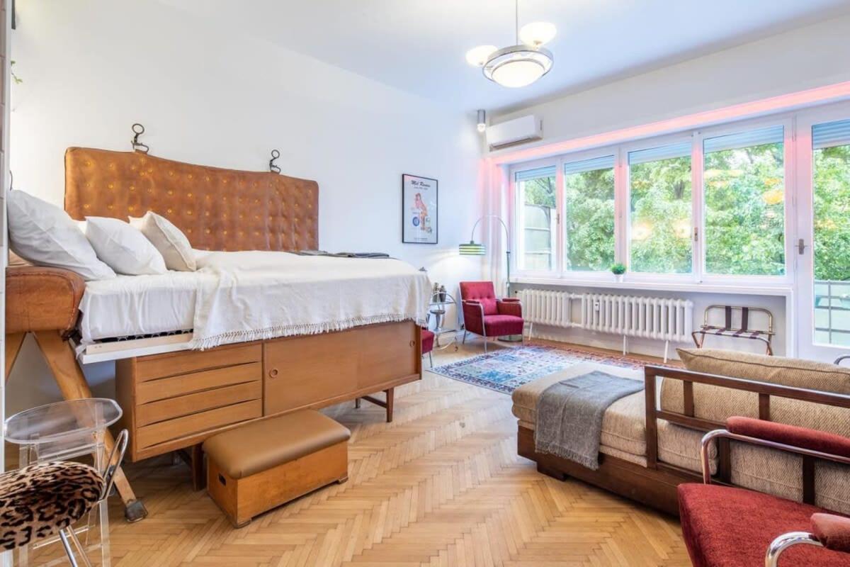 Apartment Unique Design - River View With Balcony